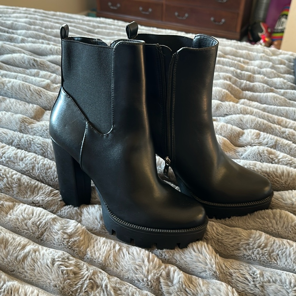 X2B fashion platform boots.